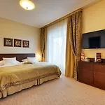 Ξενοδοχείο Devin 4*