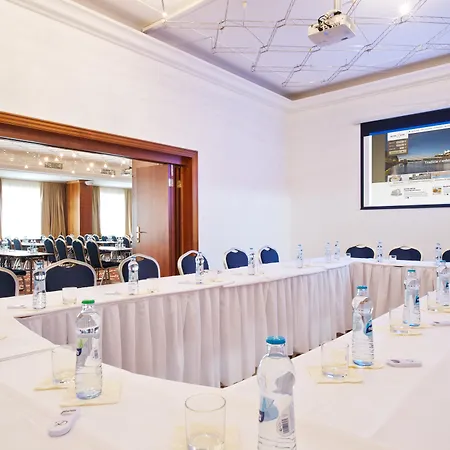 Hotell Devin 4*